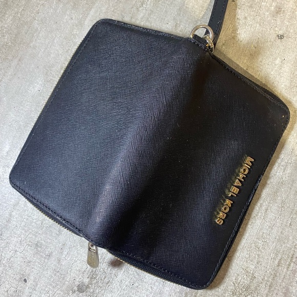 Michael Kors Wallet - Picture 4 of 6